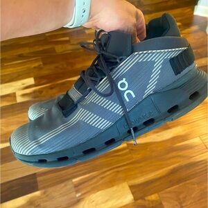 Men’s size 8, black, On Cloud running shoes